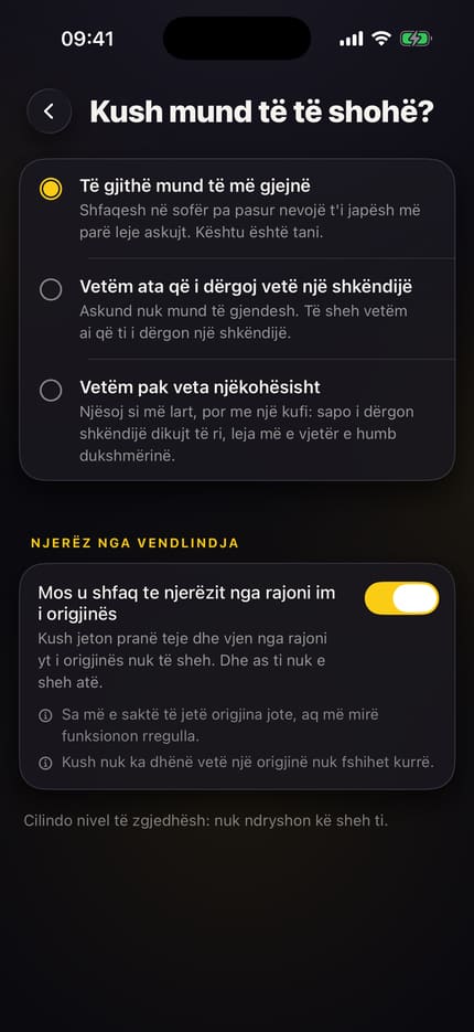 Ekrani i aplikacionit „Kush mund të të shohë?“: tri shkallë dukshmërie për të zgjedhur, poshtë tyre çelësi i ndezur „Mos u shfaq te njerëzit nga rajoni im i prejardhjes“.